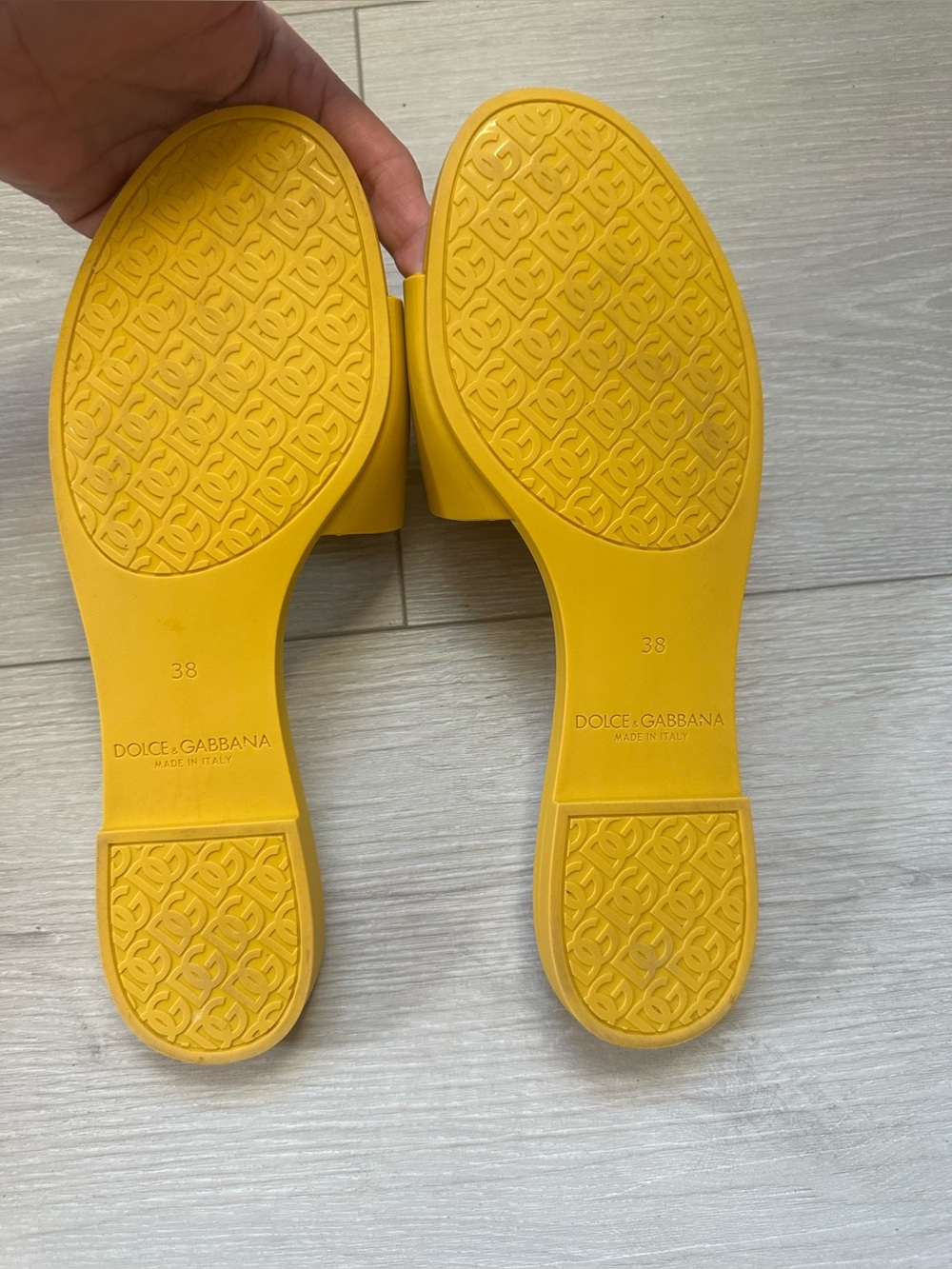 Dolce & Gabbana Cut-Out DG Rubber Sandals - Picture 9 of 15